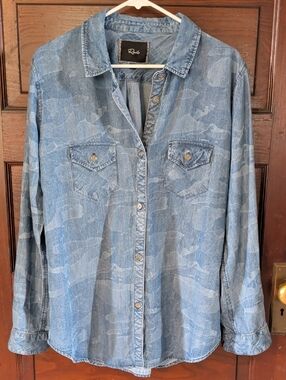 Rails Contemporary Blue Camo-Print Tencel Button-Down Long Sleeve Shirt L